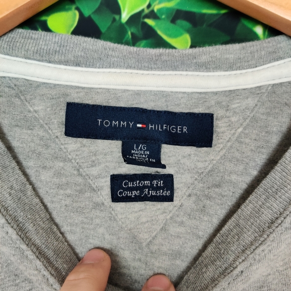 Tommy Hilfiger Graphic T-Shirt (Champion) - Picture 2 of 3
